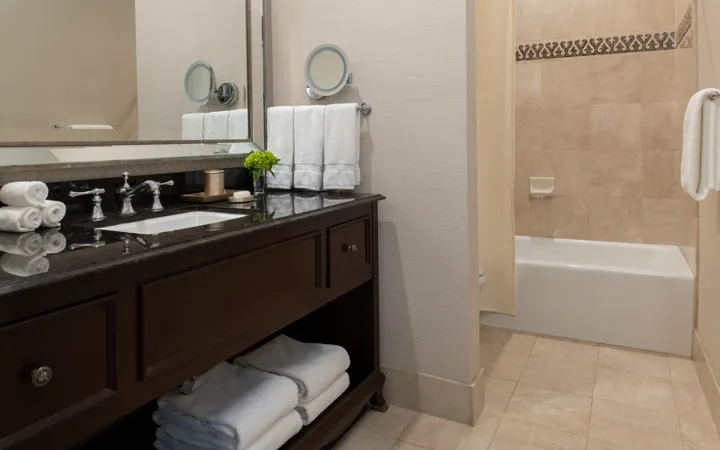 Guest Room Bathroom With A Tub At The Roosevelt New Orleans