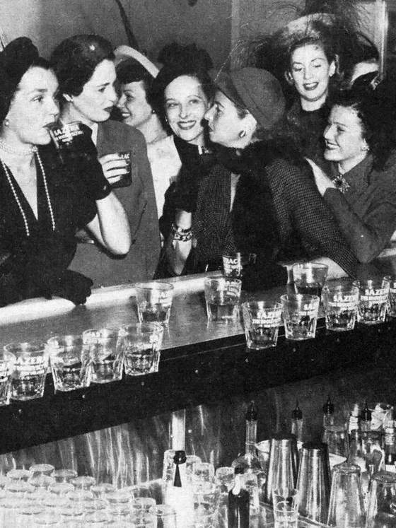 Women at the bar, 1949