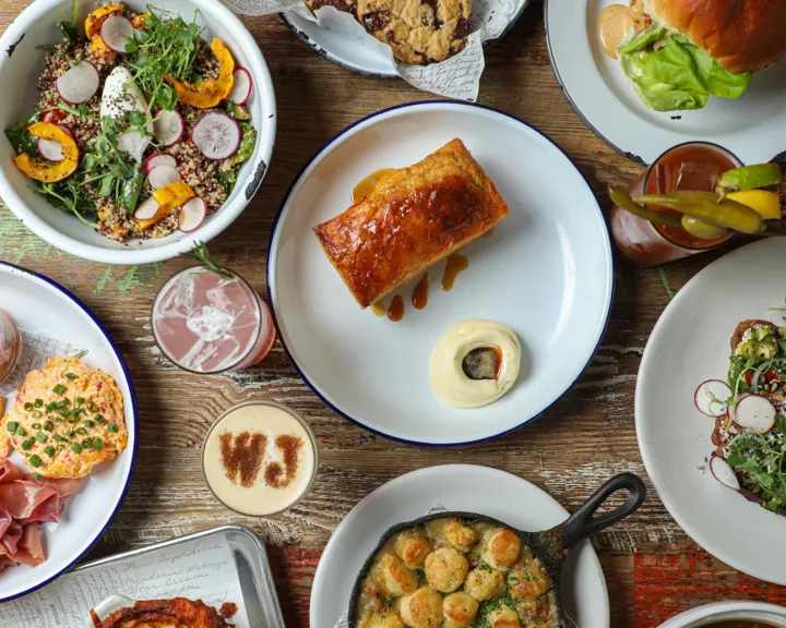 Dinner Plates With Drinks
