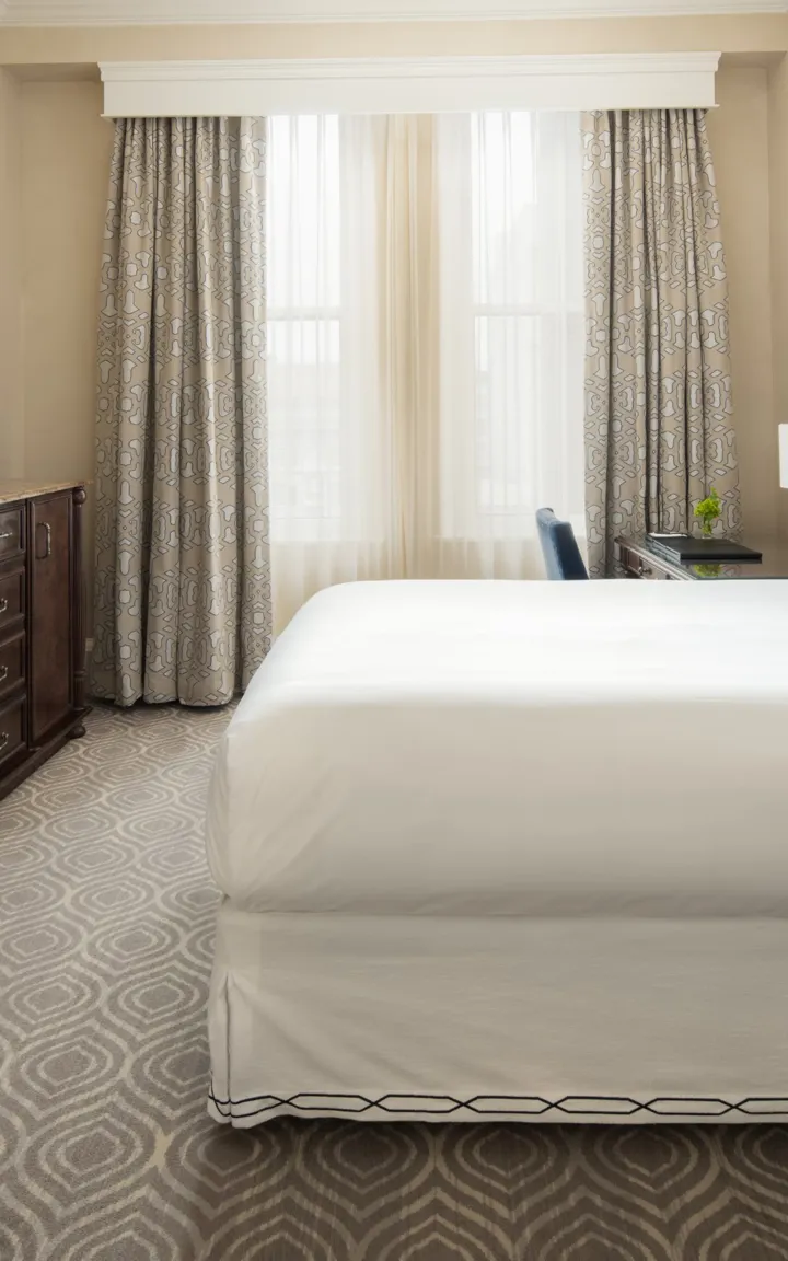 Deluxe Queen Guestroom At The Roosevelt New Orleans
