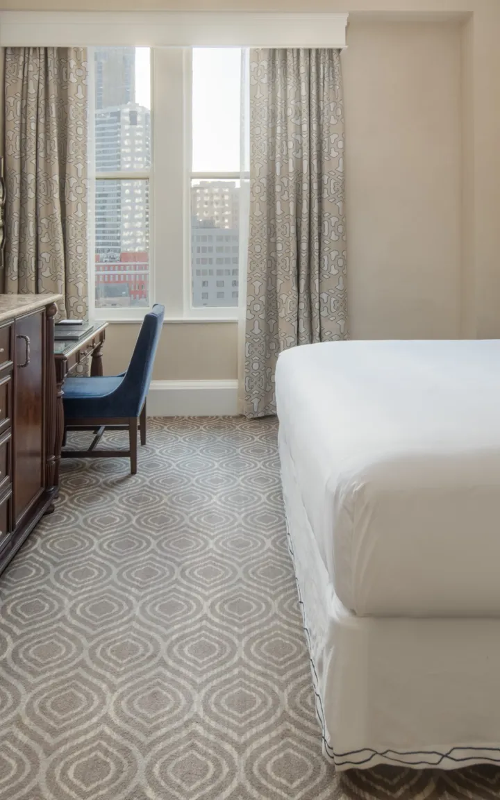 Deluxe King Guestroom At The Roosevelt New Orleans