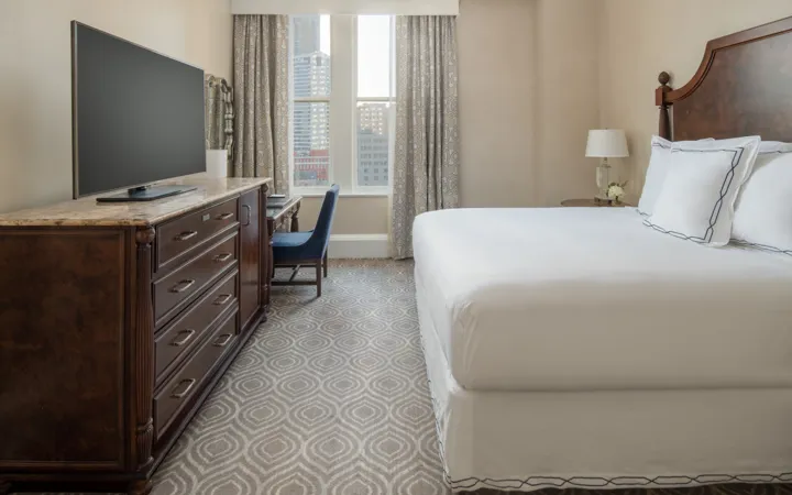 Deluxe King Guestroom At The Roosevelt New Orleans